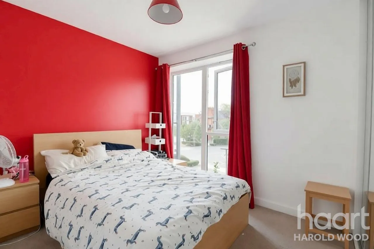 St. Clements Avenue, Harold Wood, RM3, photo 6