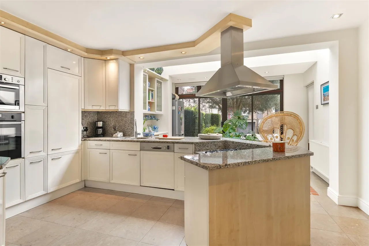 West Heath Gardens, Hampstead, NW3, photo 6