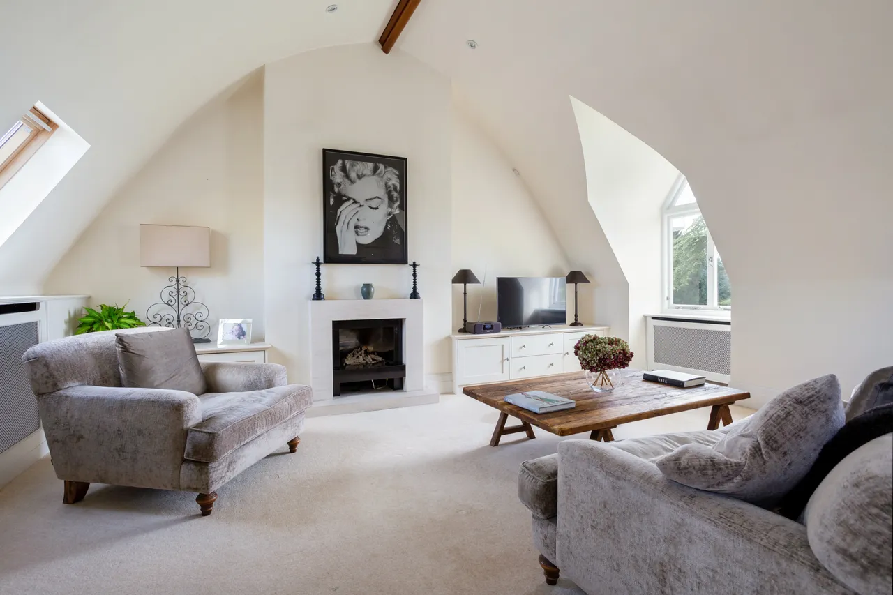 Ludshott Manor, Woolmer Lane, Liphook..., photo 3