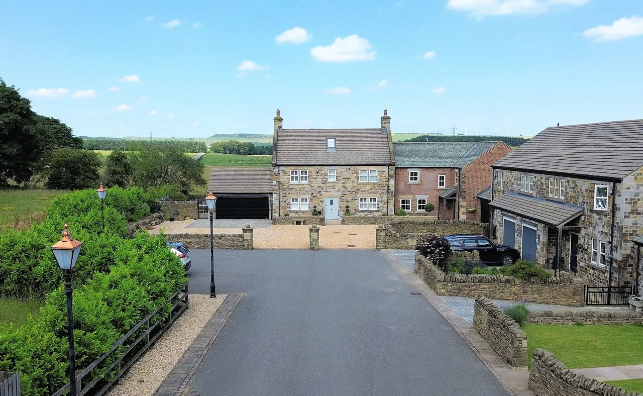 Flouch Mews, Hazlehead, S36, photo 3