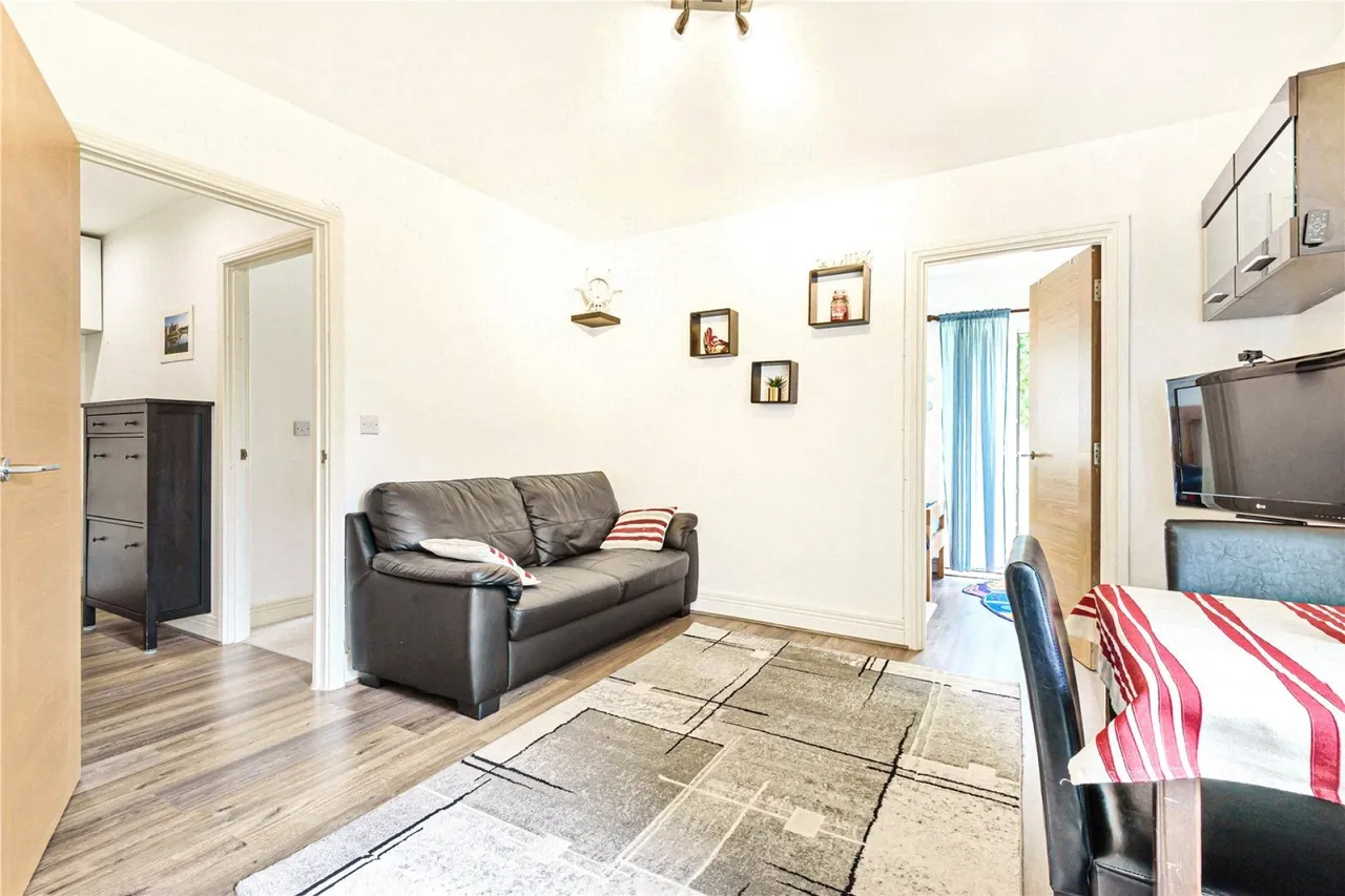 2 bed flat for sale, Apsley House, Roehampton