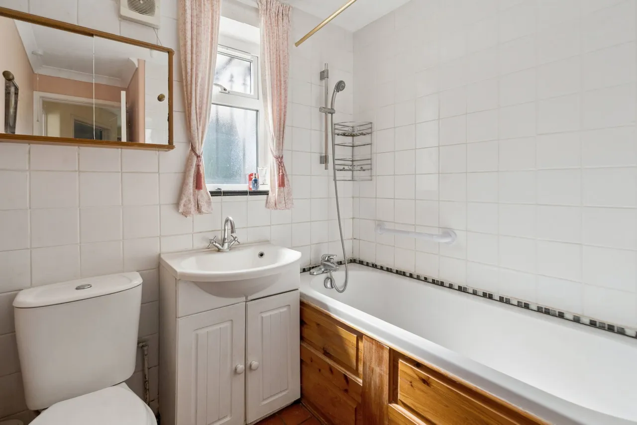 Layters Avenue South, Chalfont St Peter, SL9, photo 6