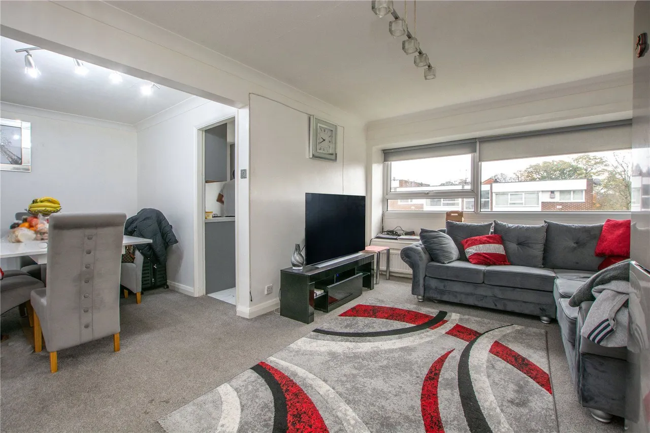 The Moorlands, Leeds, LS17, photo 2