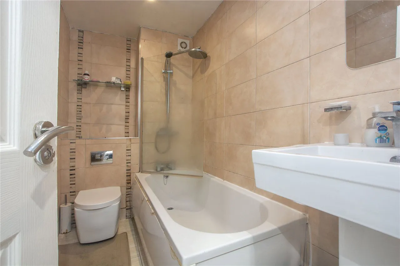 The Moorlands, Leeds, LS17, photo 6