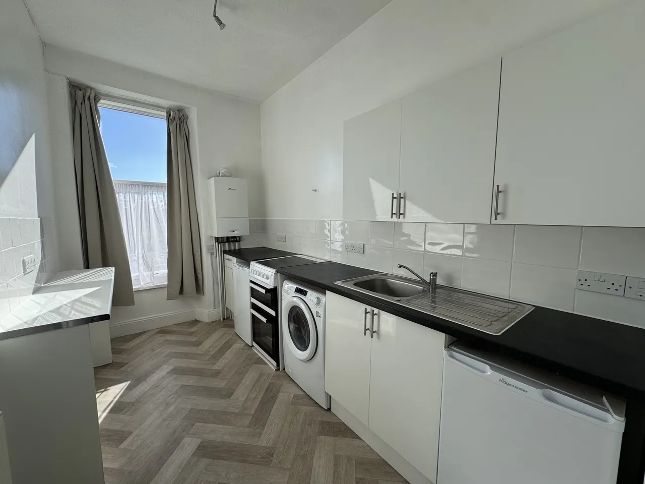 Mount Gould Road, PL4, photo 3