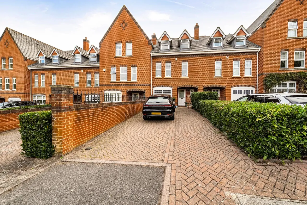 4 bed house for sale, Nightingale Walk, Windsor
