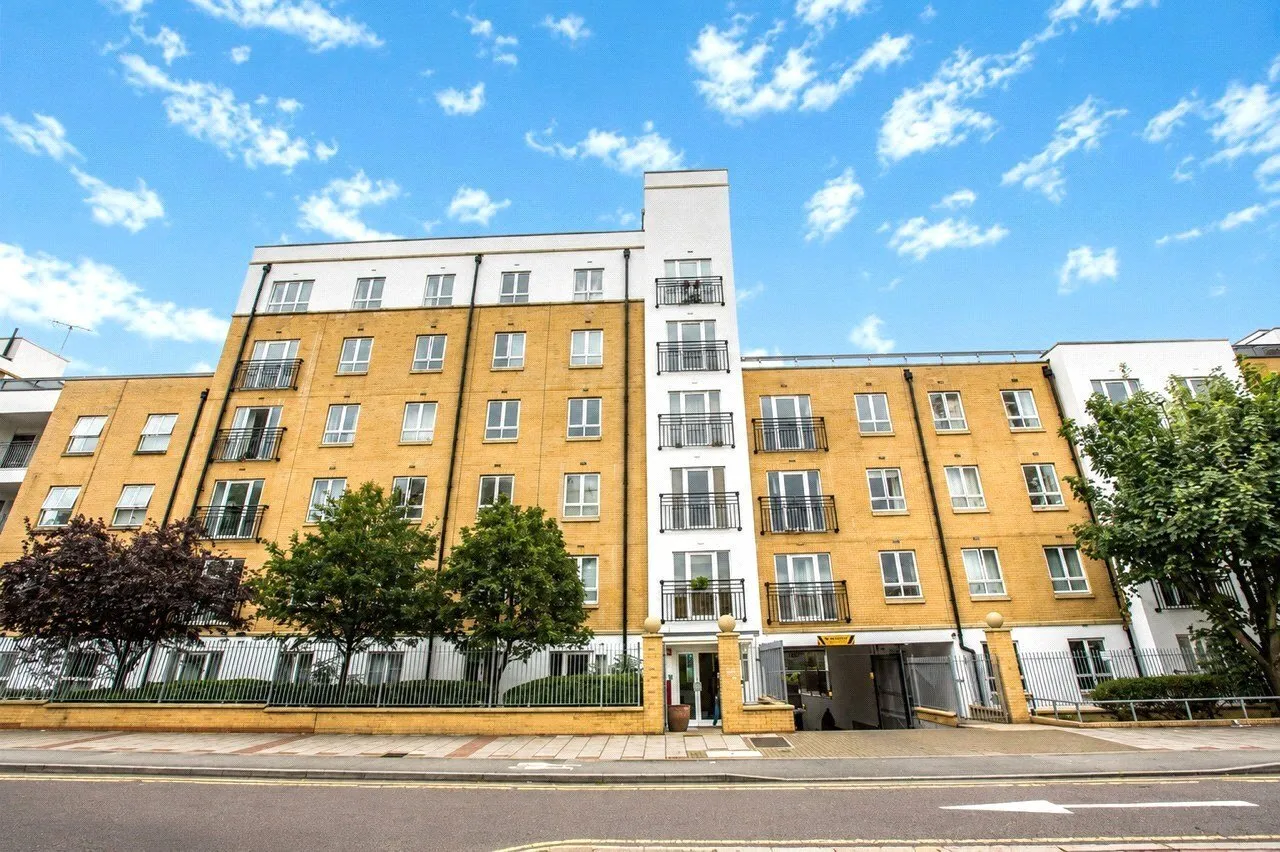 Windmill Lane, London, E15, photo 2