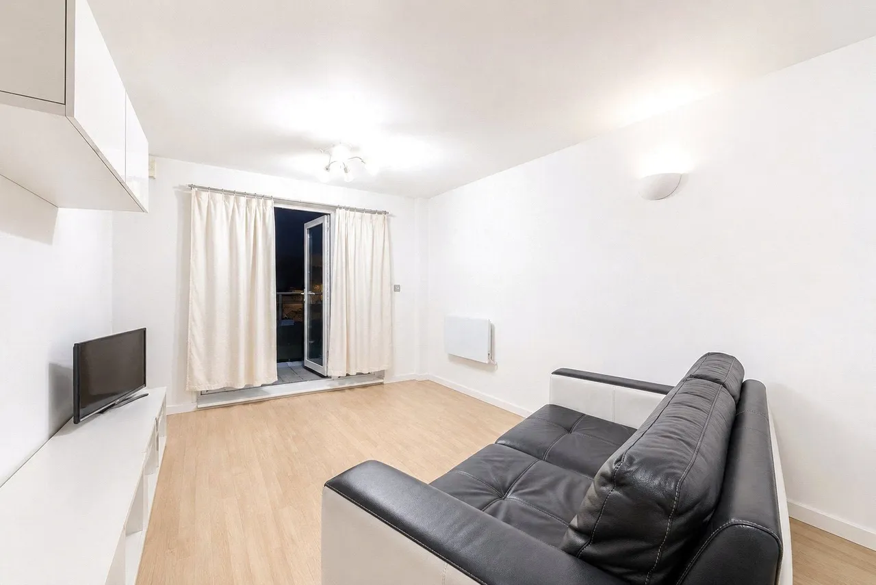 Windmill Lane, London, E15, photo 4