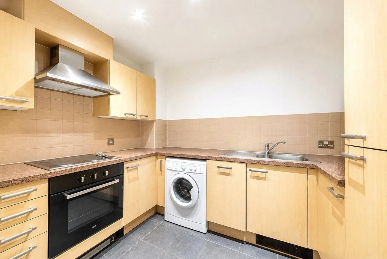 Windmill Lane, London, E15, photo 5