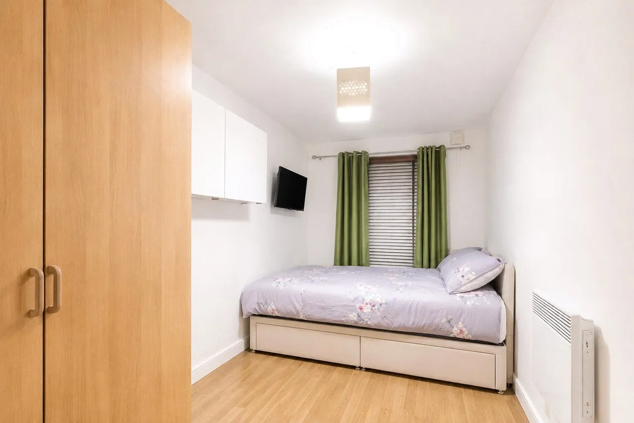 Windmill Lane, London, E15, photo 8