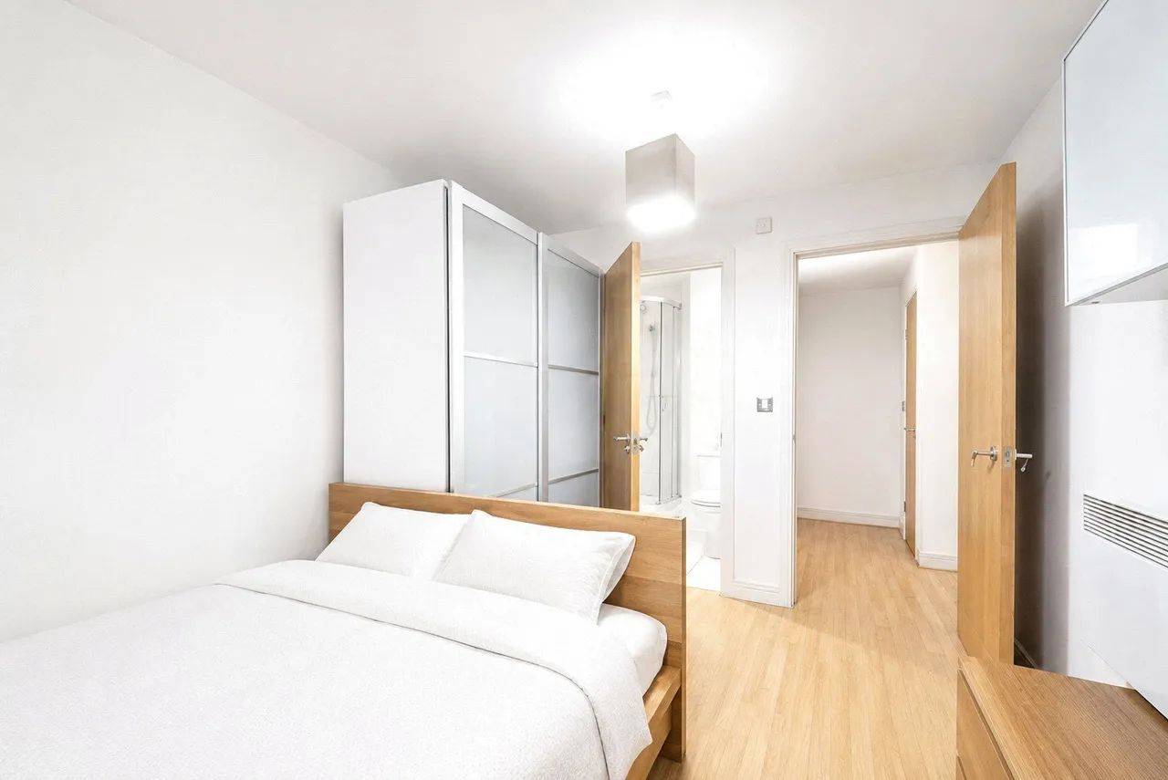 Windmill Lane, London, E15, photo 6
