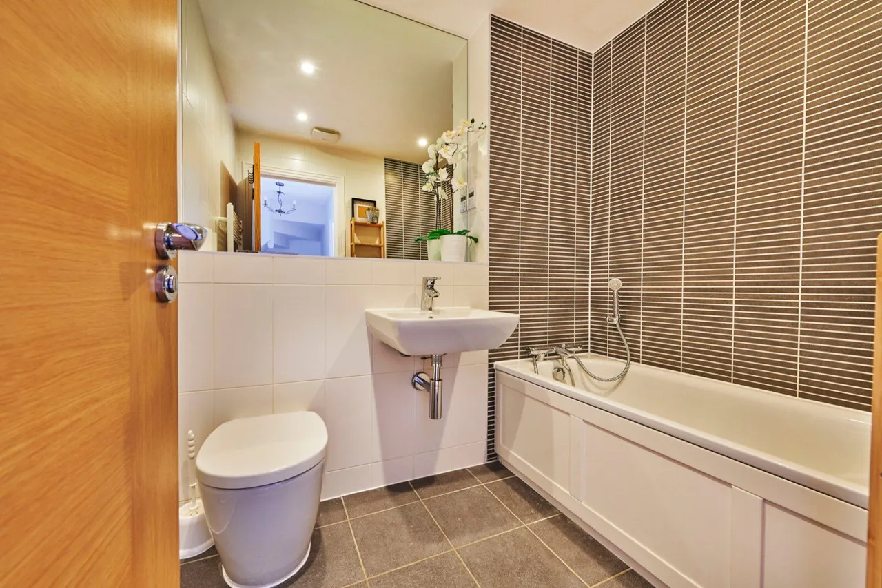 Mortimer Crescent, Kings Park, AL3, photo 14