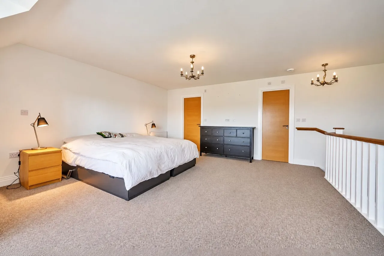 Mortimer Crescent, Kings Park, AL3, photo 10