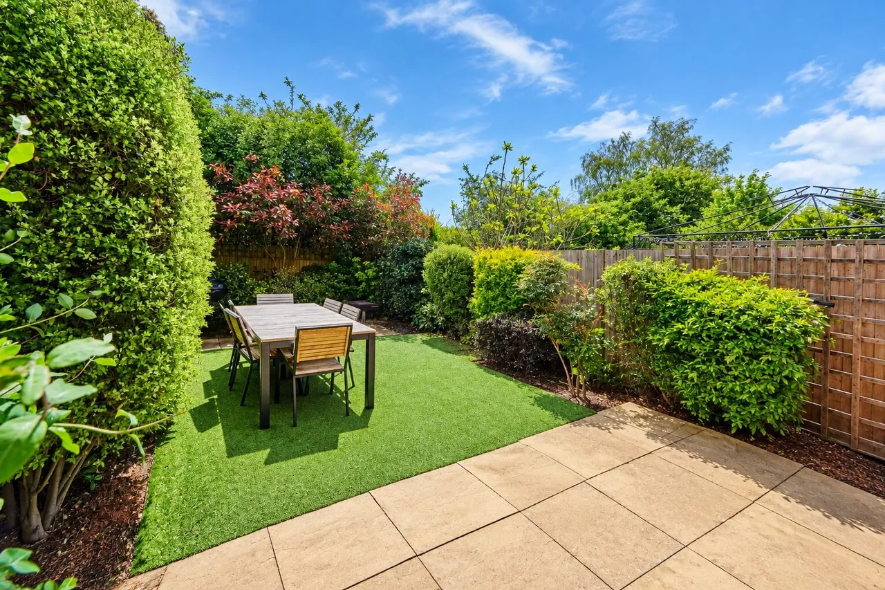 Mortimer Crescent, Kings Park, AL3, photo 18