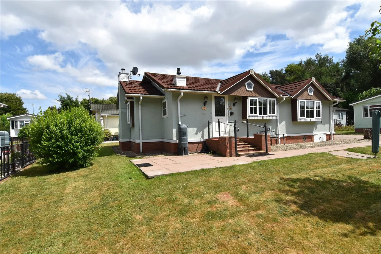 2 bed house for sale — Doverdale Park Homes, Hampton Lovett, Droitwich, Worcestershire, WR9 0NU