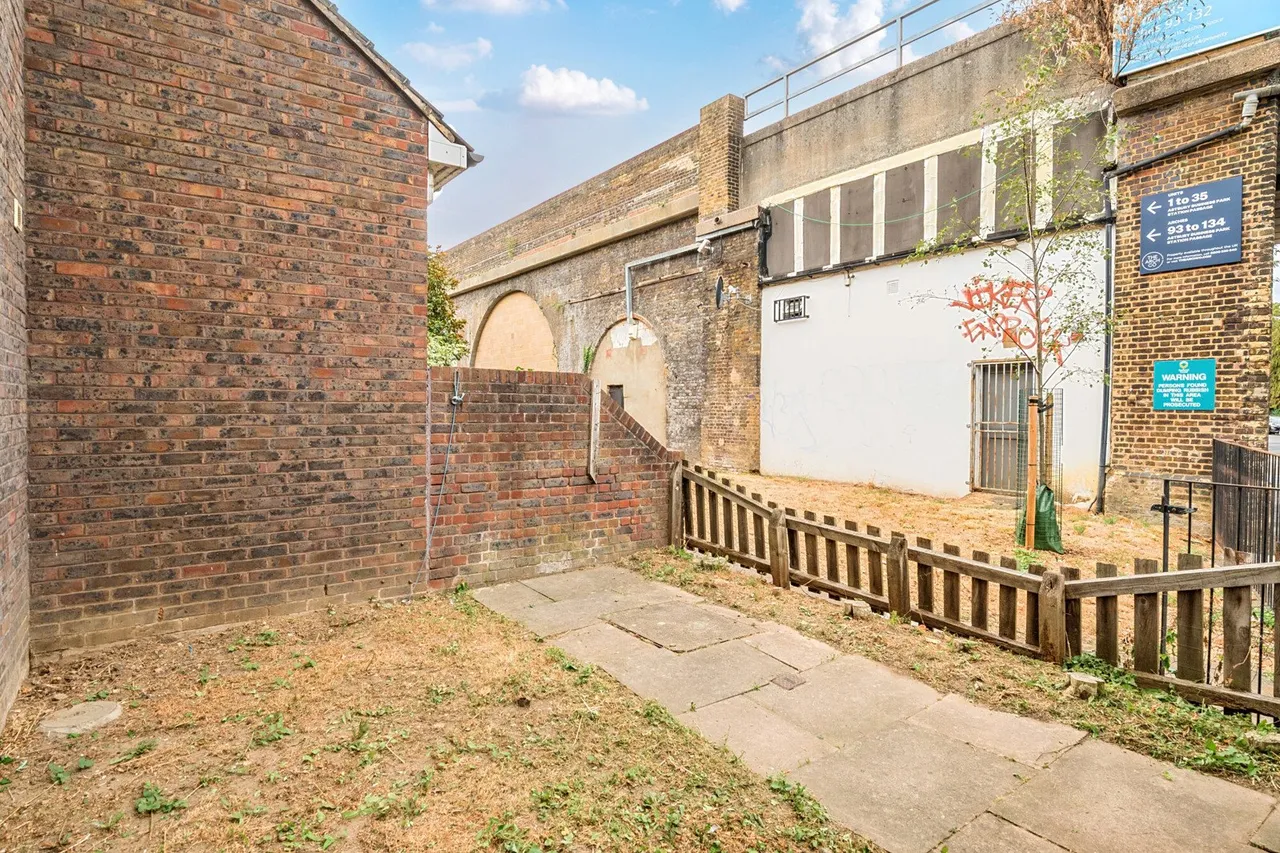 King Arthur Close, SE15, photo 13