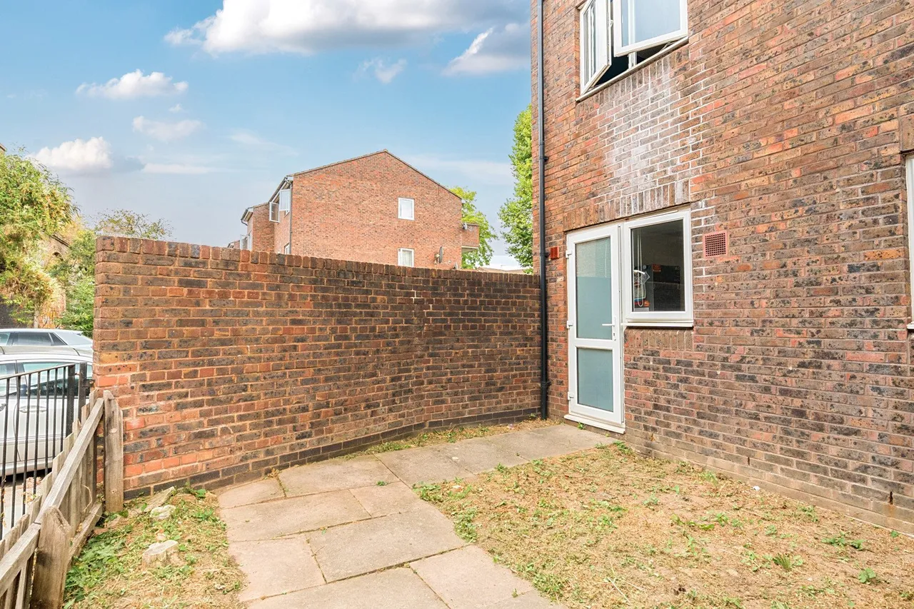 King Arthur Close, SE15, photo 4