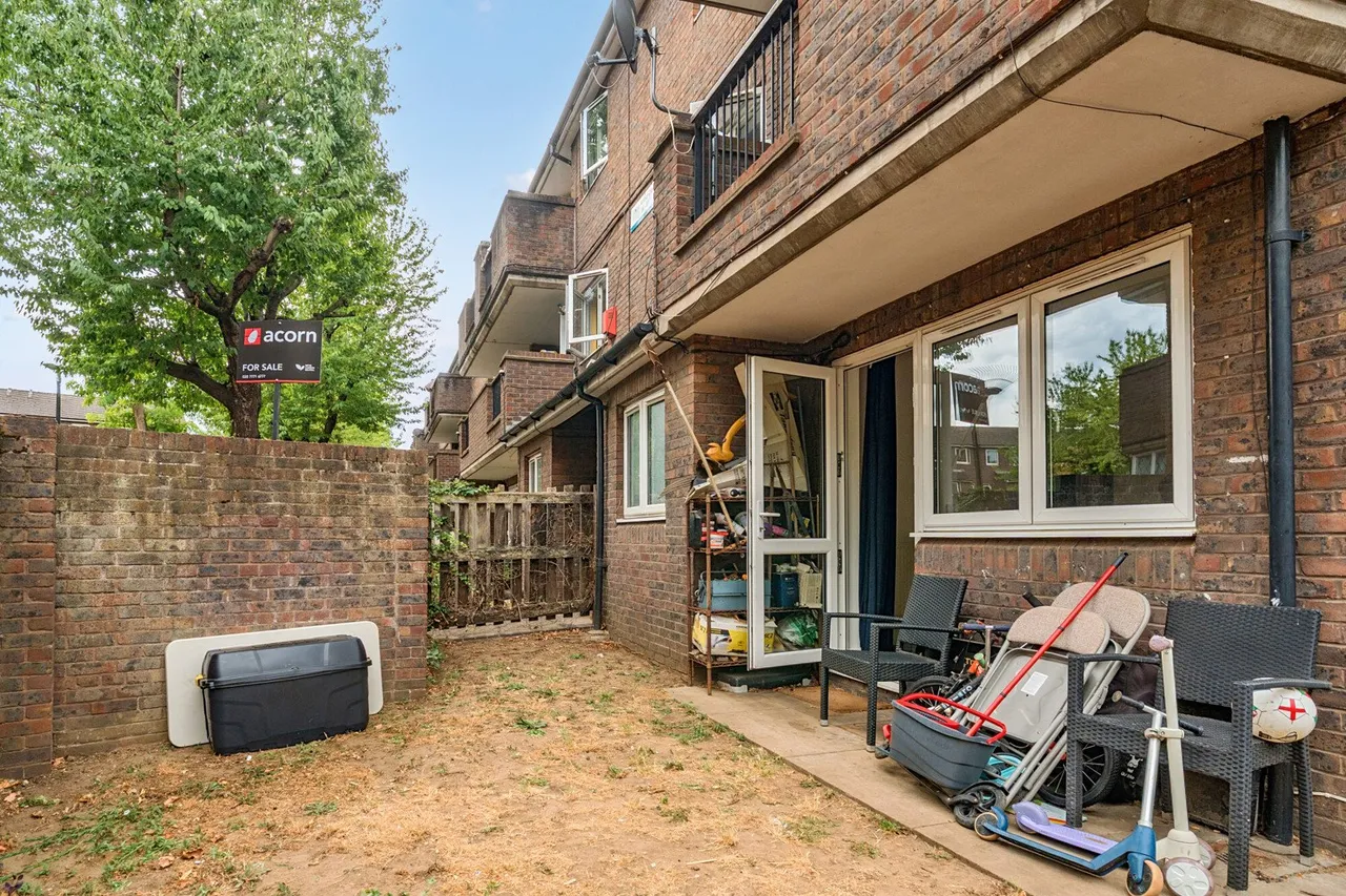 King Arthur Close, SE15, photo 2