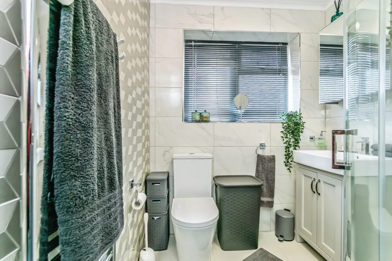 Addison Close, Caterham, Surrey, CR3, photo 15