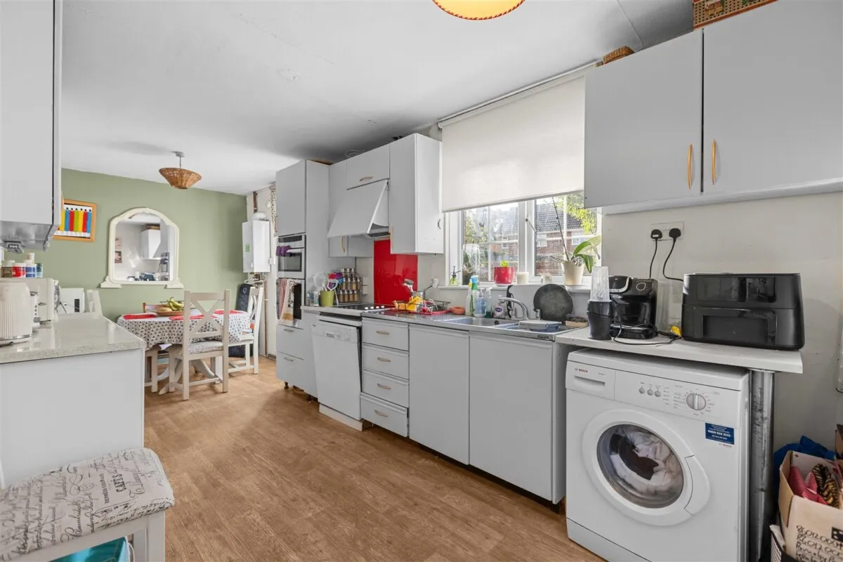 Milton Close, Horton, SL3, photo 6