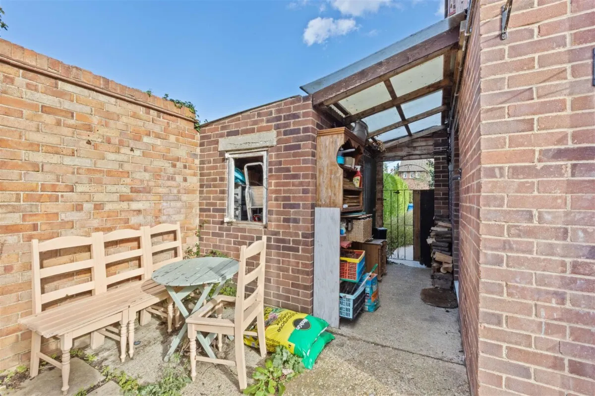 Milton Close, Horton, SL3, photo 17