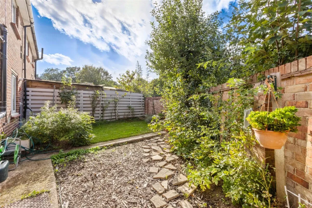 Milton Close, Horton, SL3, photo 16
