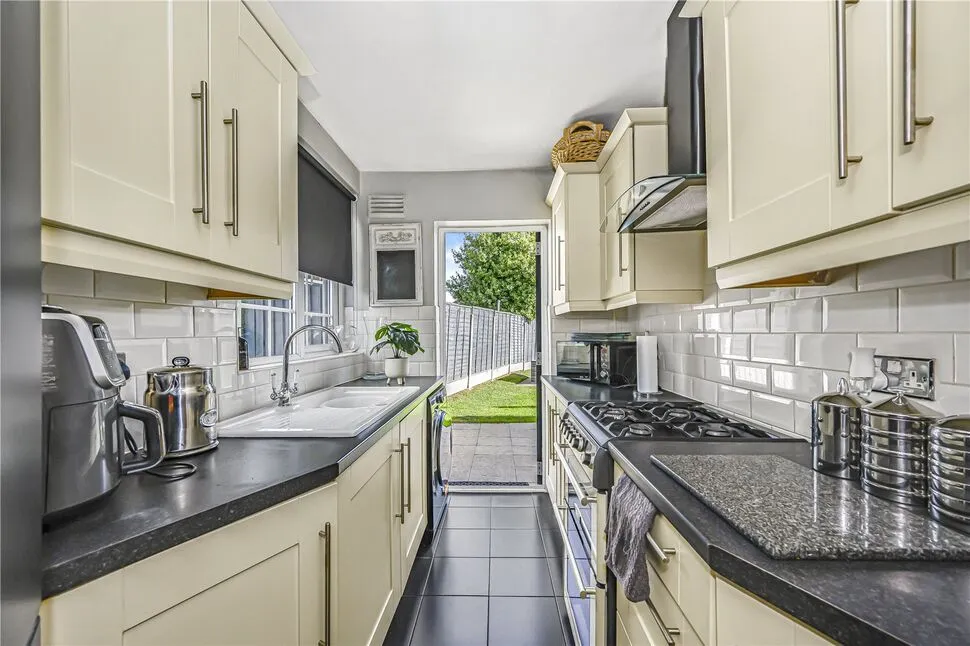 Brunswick Gardens, Fairlop, IG6, photo 4