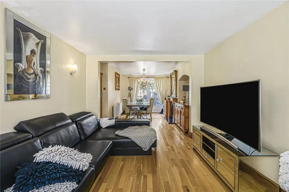 Brunswick Gardens, Fairlop, IG6, photo 2