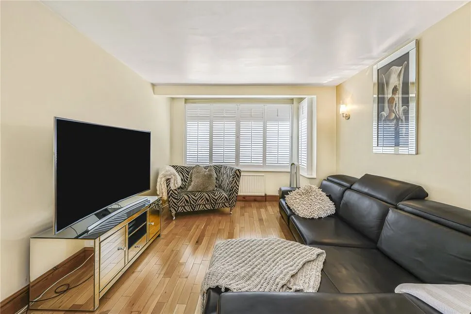 Brunswick Gardens, Fairlop, IG6, photo 11