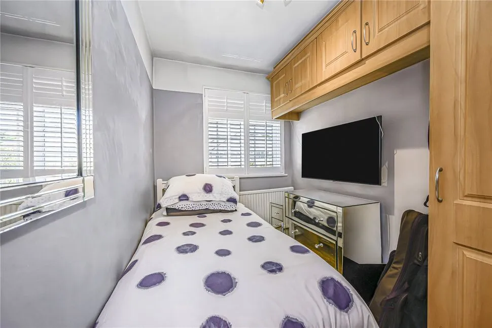 Brunswick Gardens, Fairlop, IG6, photo 15