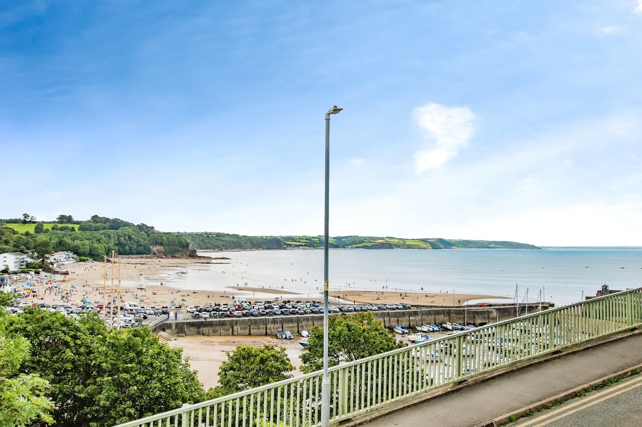 St Brides Hill, Saundersfoot, SA69, photo 4