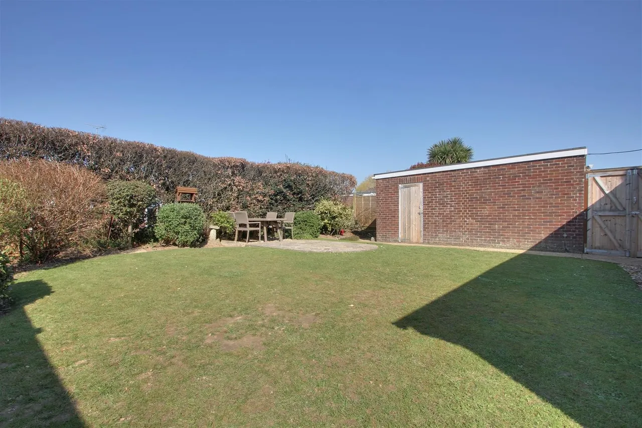 Eastergate Close, Goring-By-Sea, Worthing, photo 10