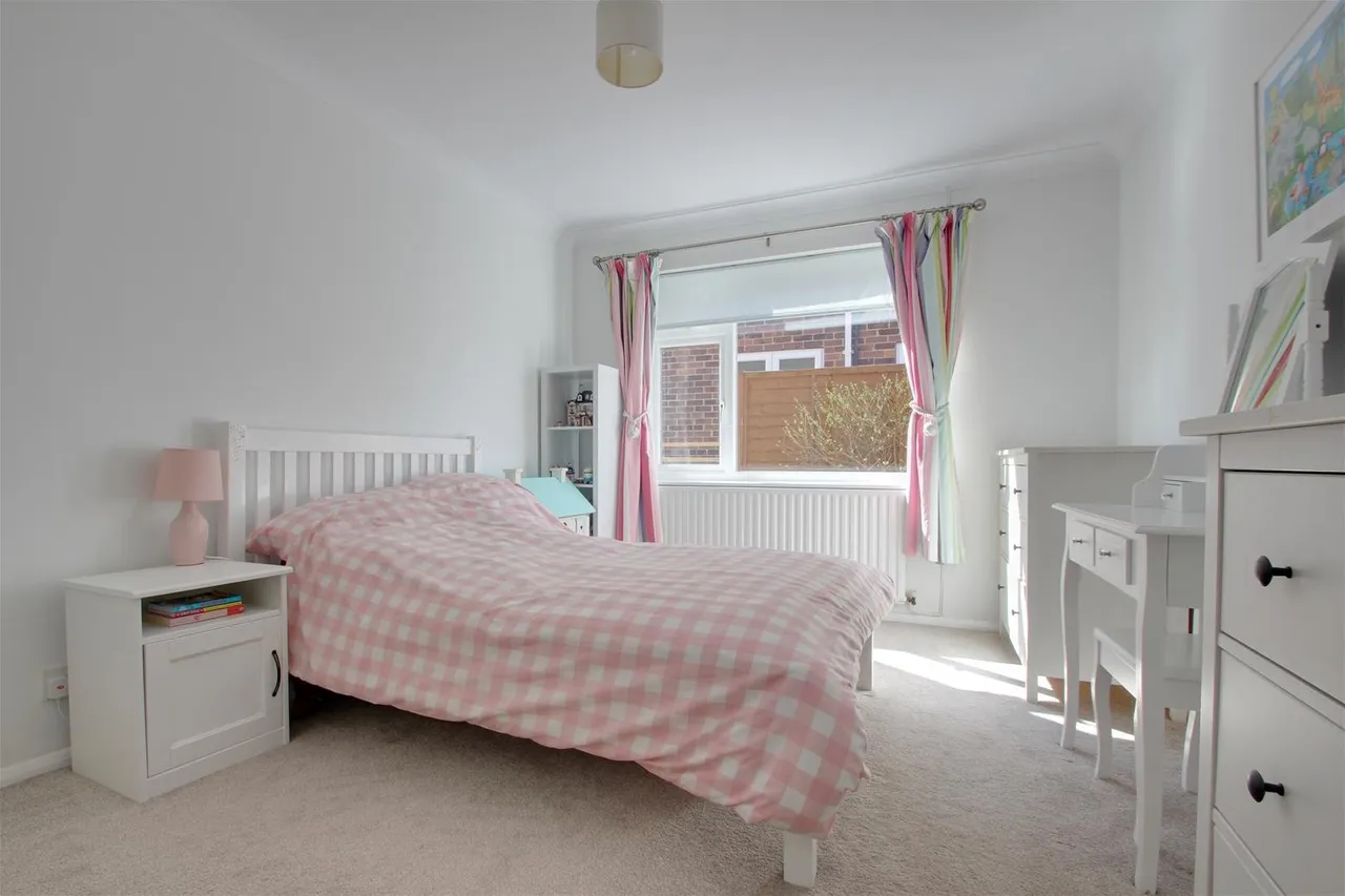 Eastergate Close, Goring-By-Sea, Worthing, photo 11