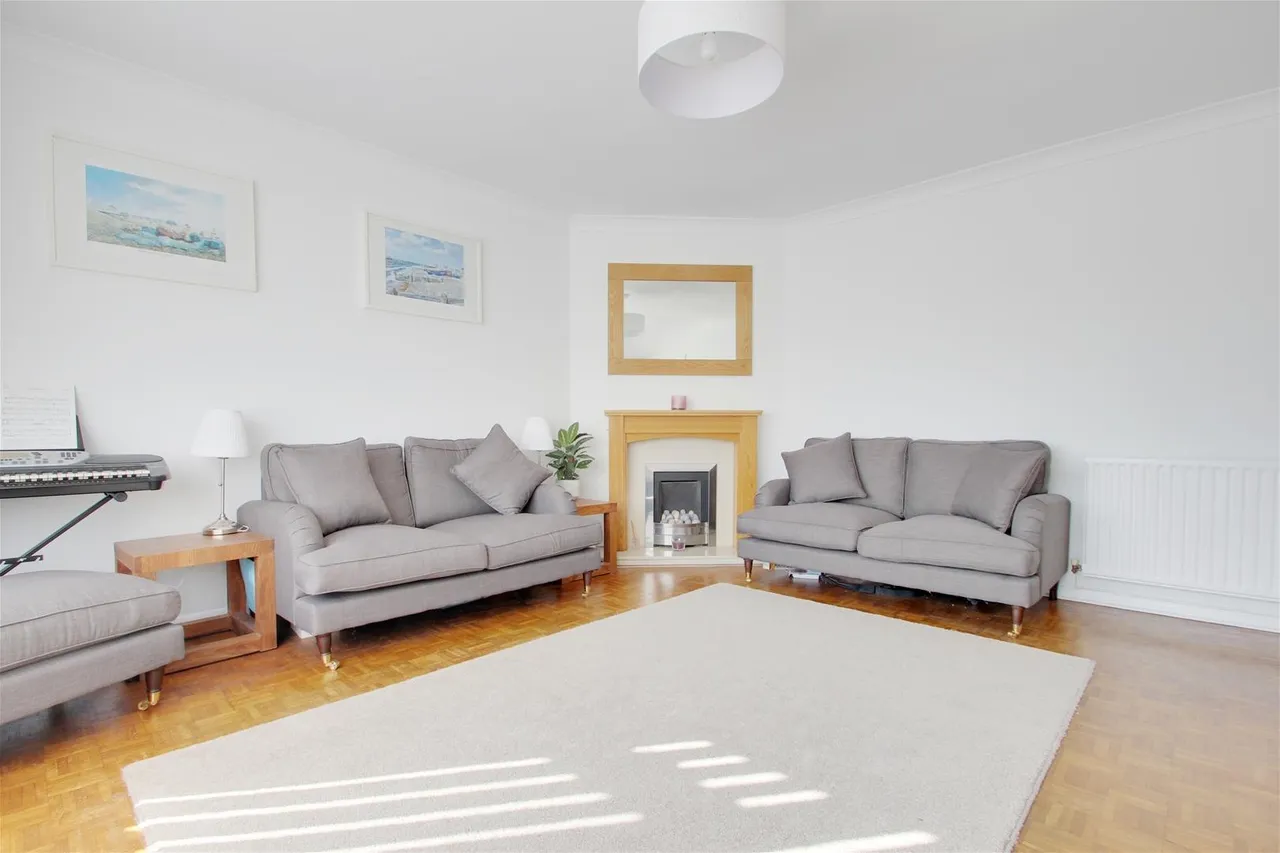 Eastergate Close, Goring-By-Sea, Worthing, photo 2