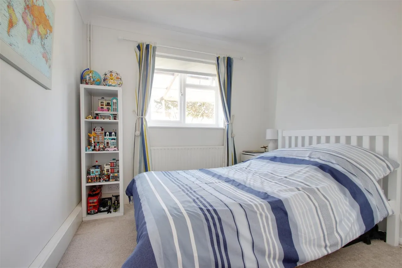 Eastergate Close, Goring-By-Sea, Worthing, photo 9