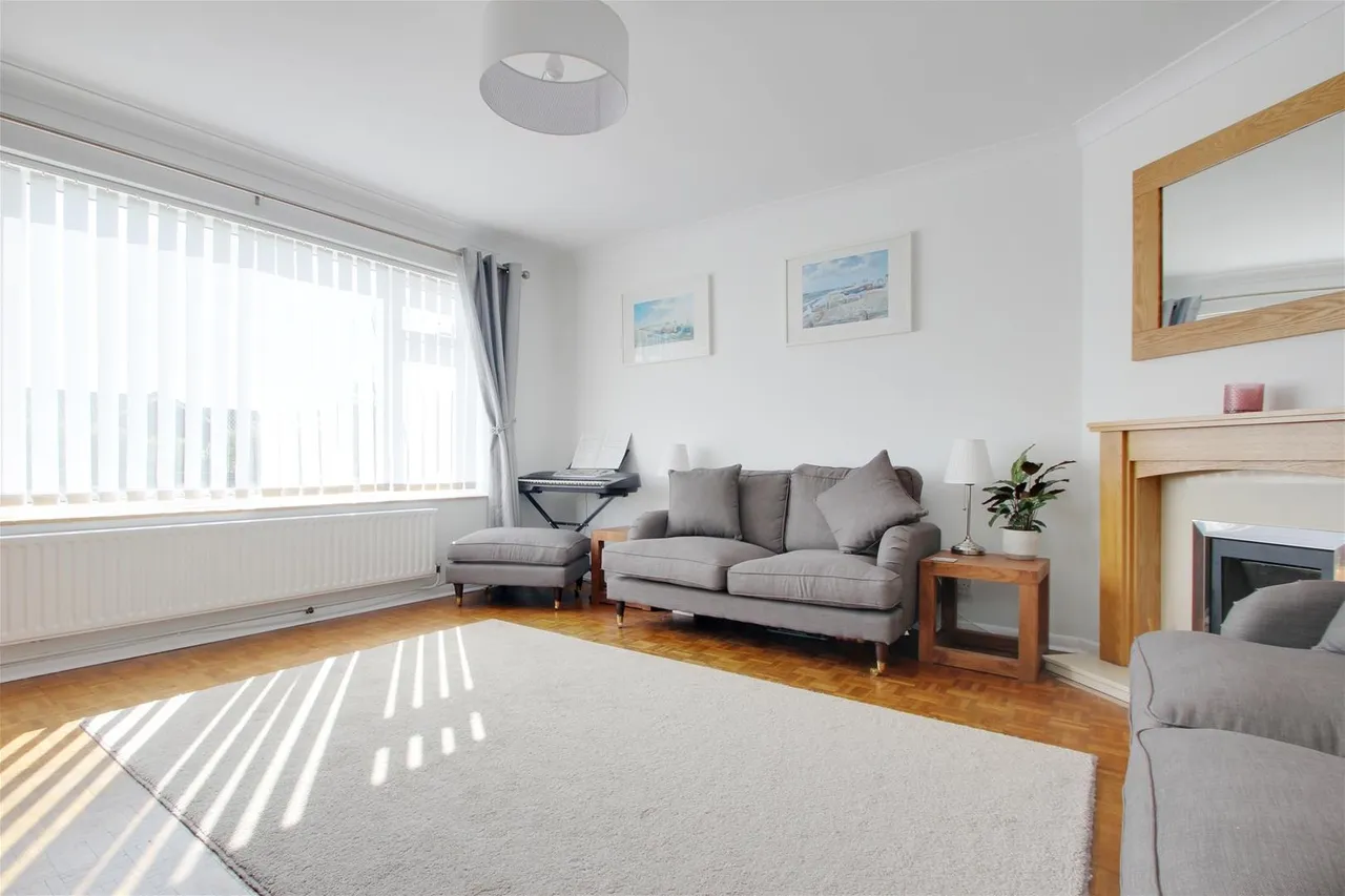 Eastergate Close, Goring-By-Sea, Worthing, photo 3