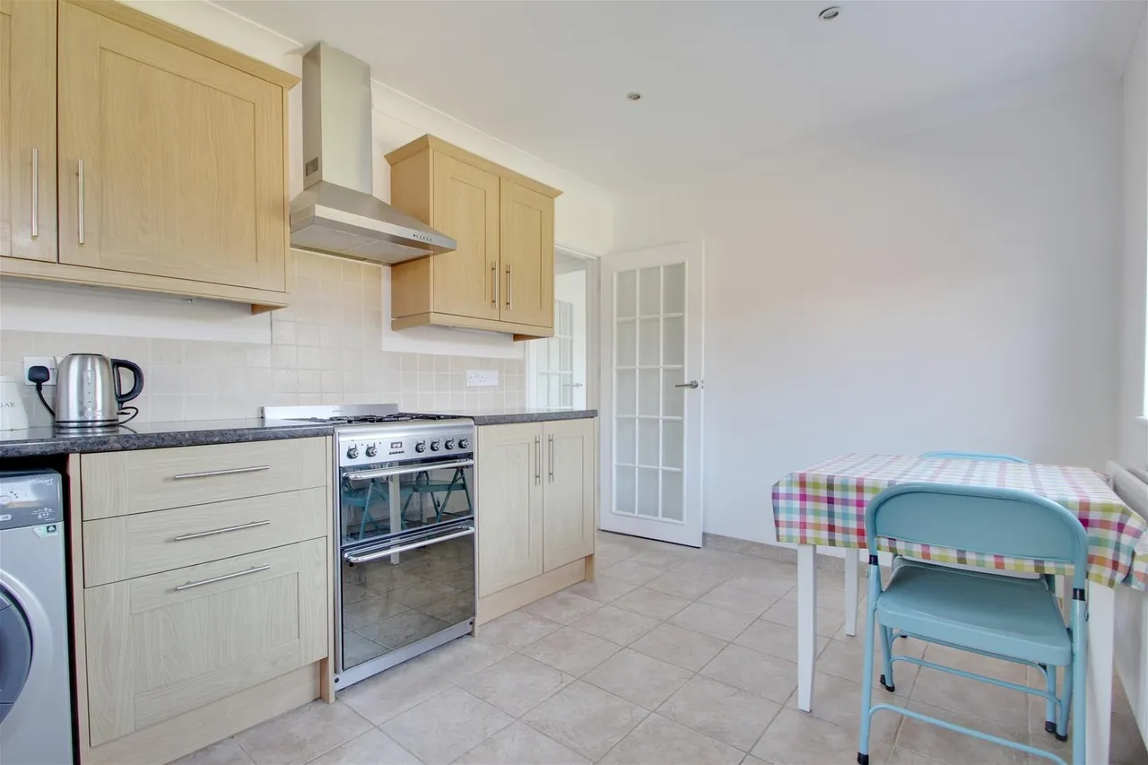 Eastergate Close, Goring-By-Sea, Worthing, photo 6