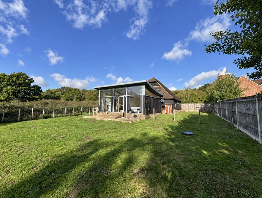 4 bed barn conversion to rent, Stocks Green Road, Hildenborough, TN11