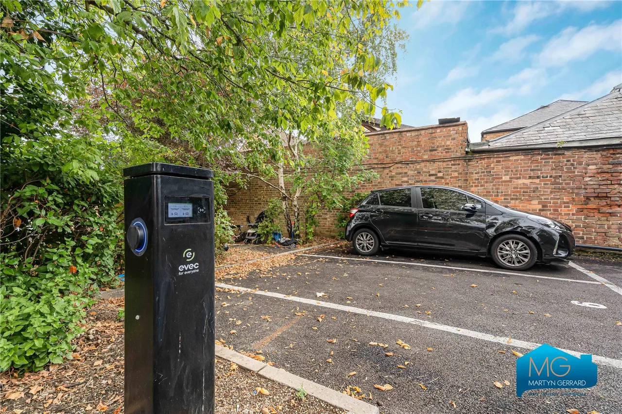 Gruneisen Road, London, N3, photo 13