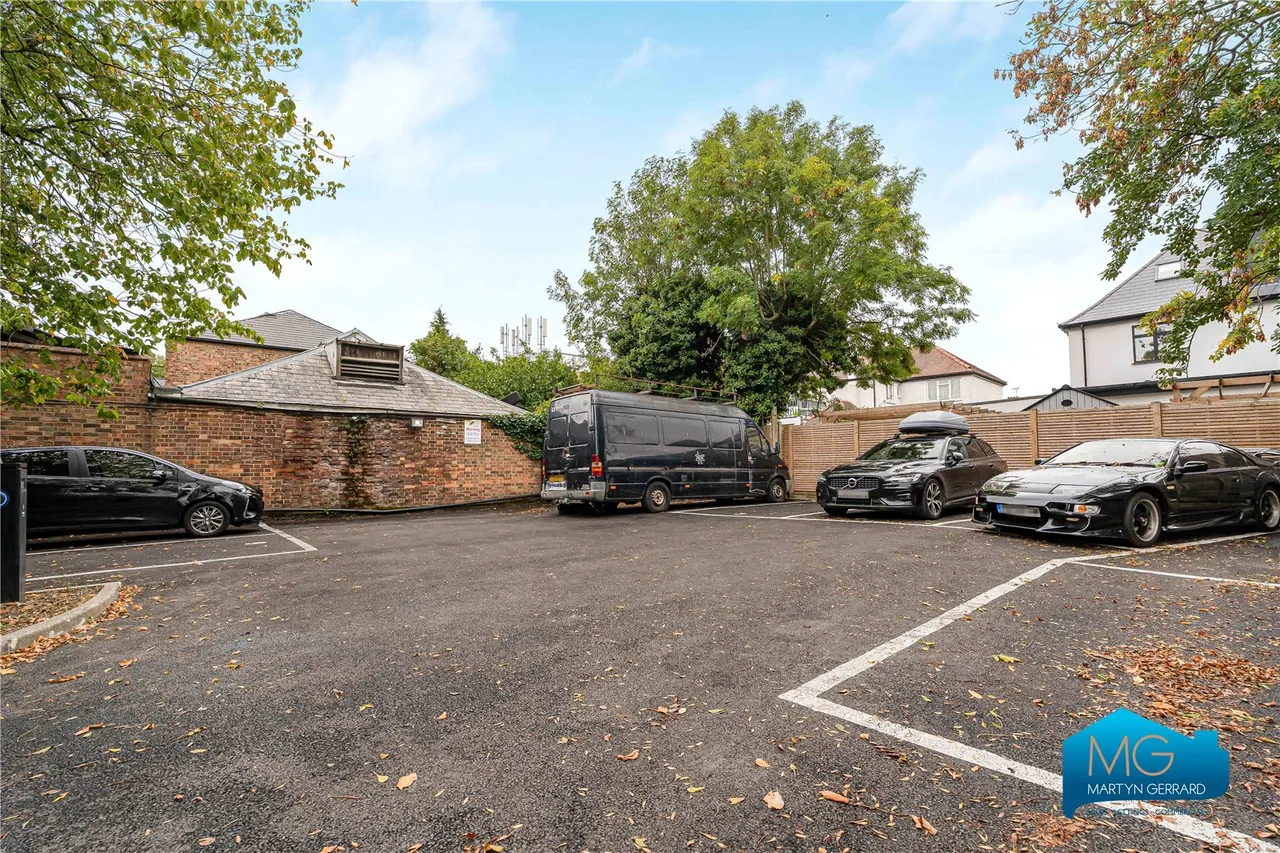 Gruneisen Road, London, N3, photo 14