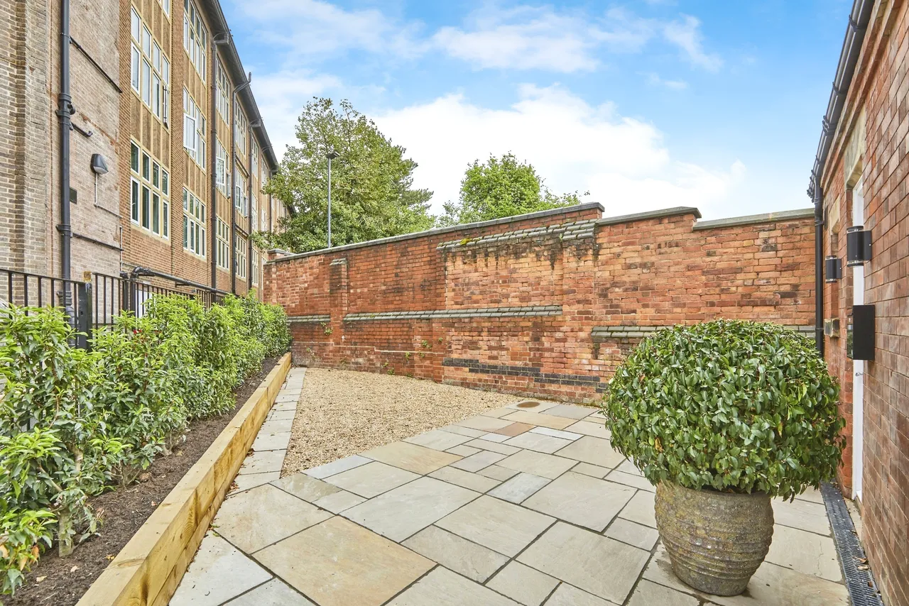 St. Marys Gate, Derby, DE1, photo 11