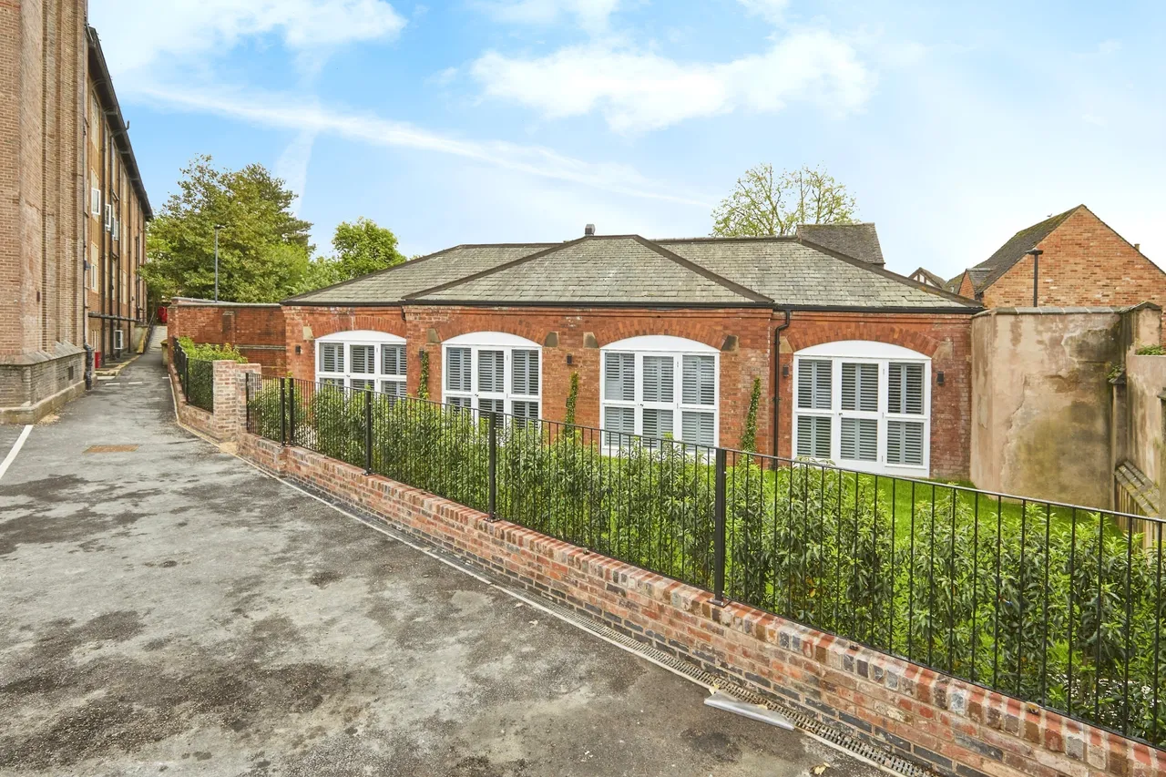 St. Marys Gate, Derby, DE1, photo 15