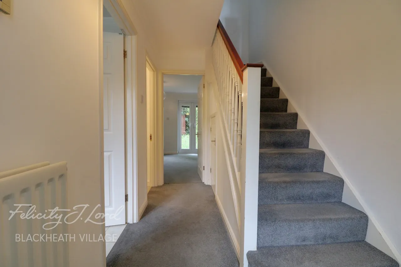Napier Court, London, SE12, photo 2