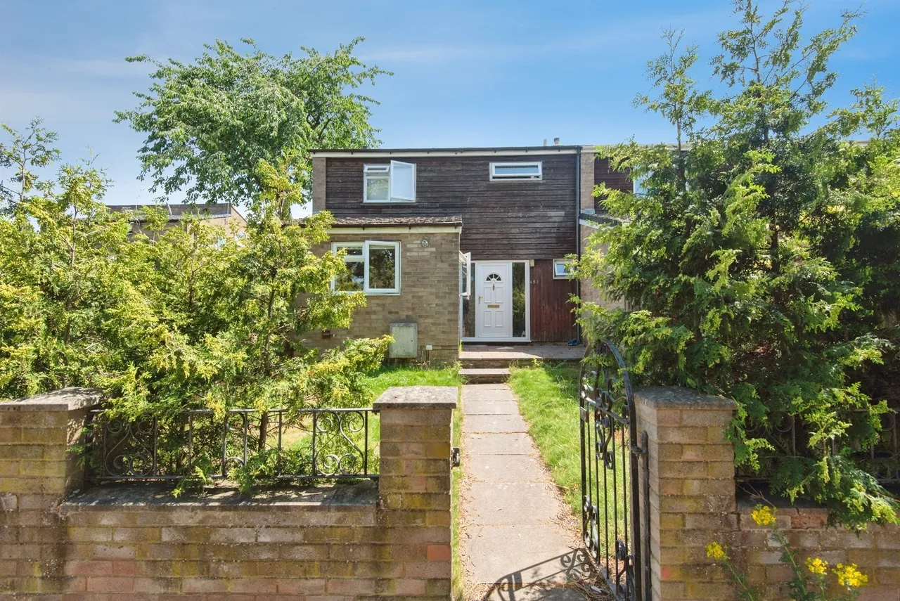 3 bed house for sale — Lonsdale Road, Stevenage