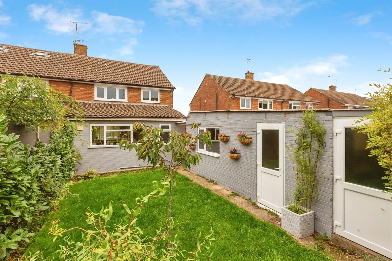 3 bed house for sale — Highfield Road, Leighton Buzzard