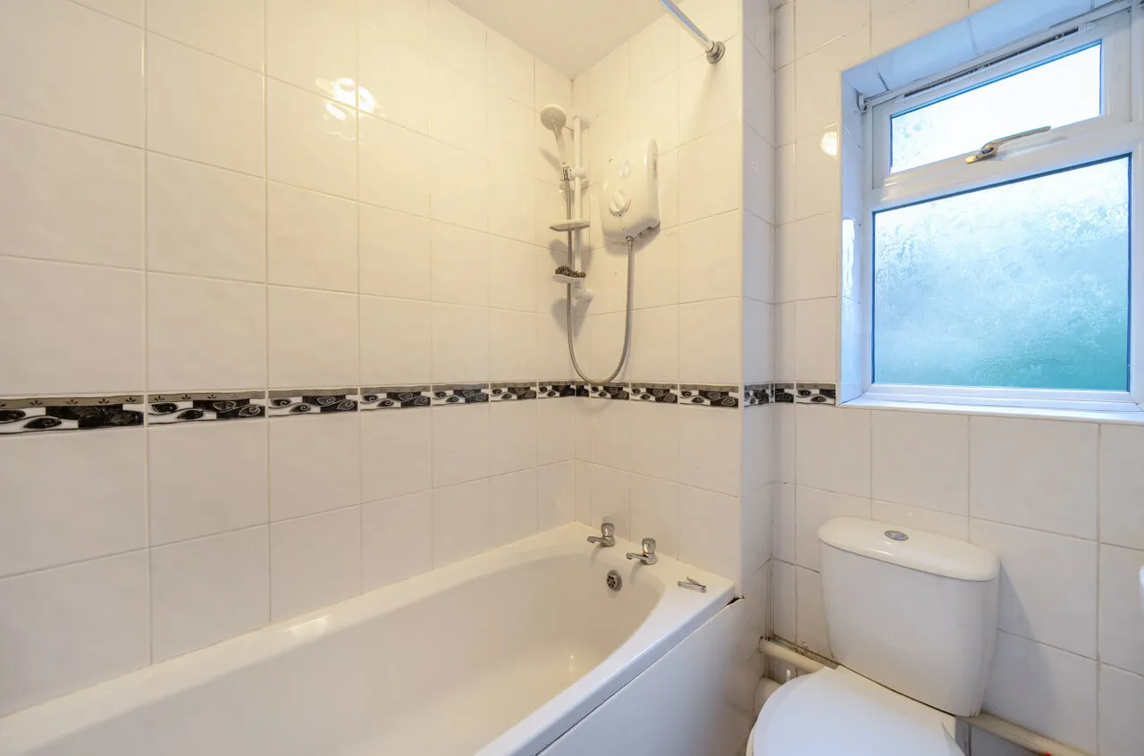 Habershon Drive, Frimley, Camberley, Surrey, GU16 9TW, photo 8