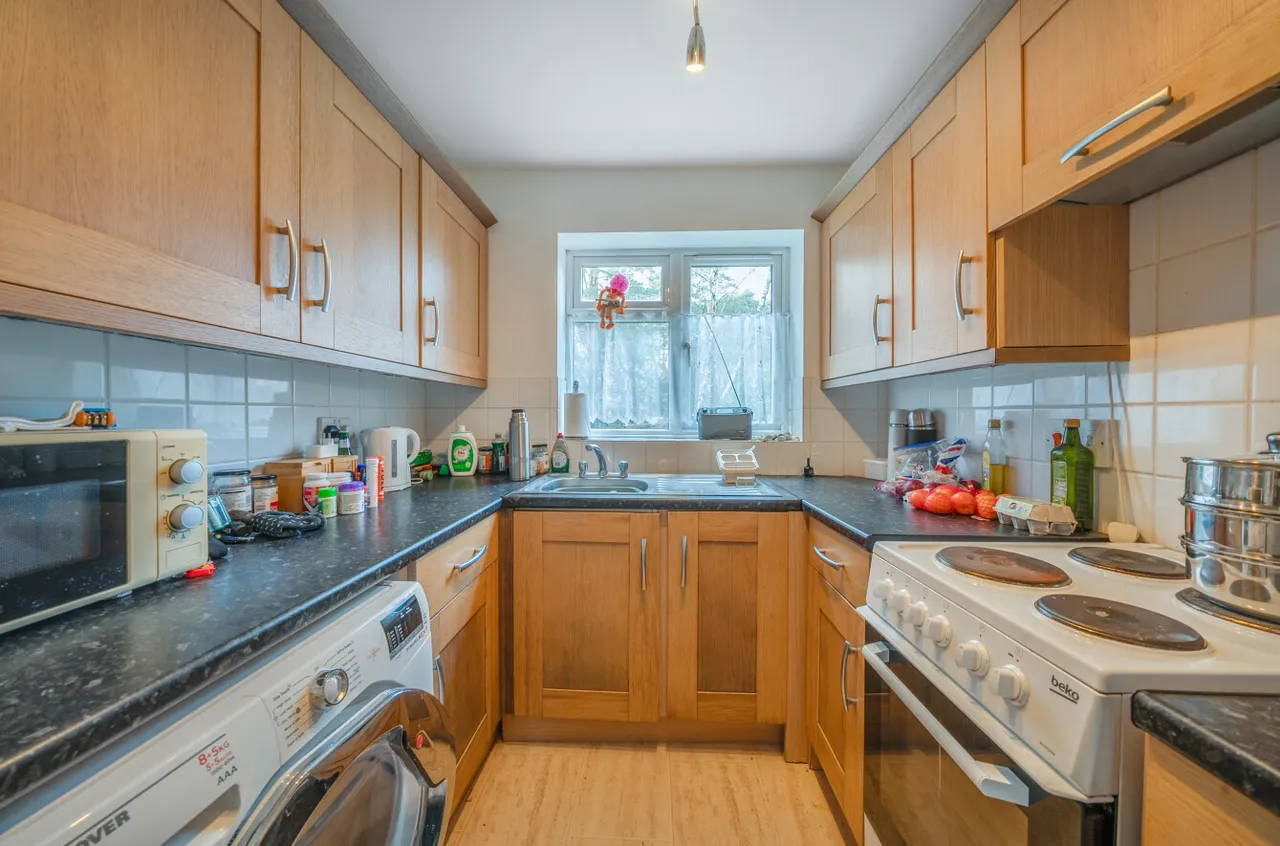 Habershon Drive, Frimley, Camberley, Surrey, GU16 9TW, photo 4