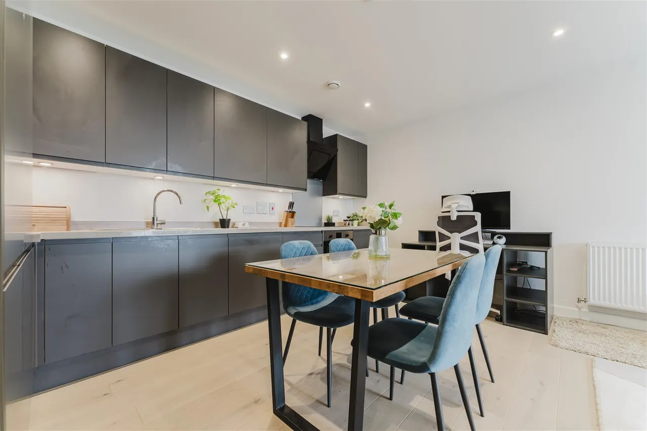 Ipswich Court, Hanwell, photo 6