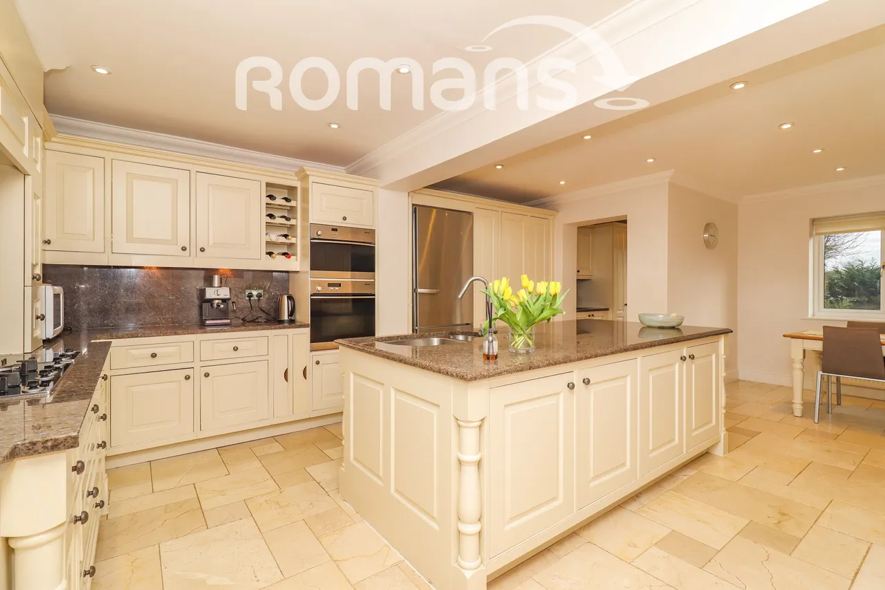 South Park Crescent, Gerrards Cross Fees Apply, SL9, photo 2