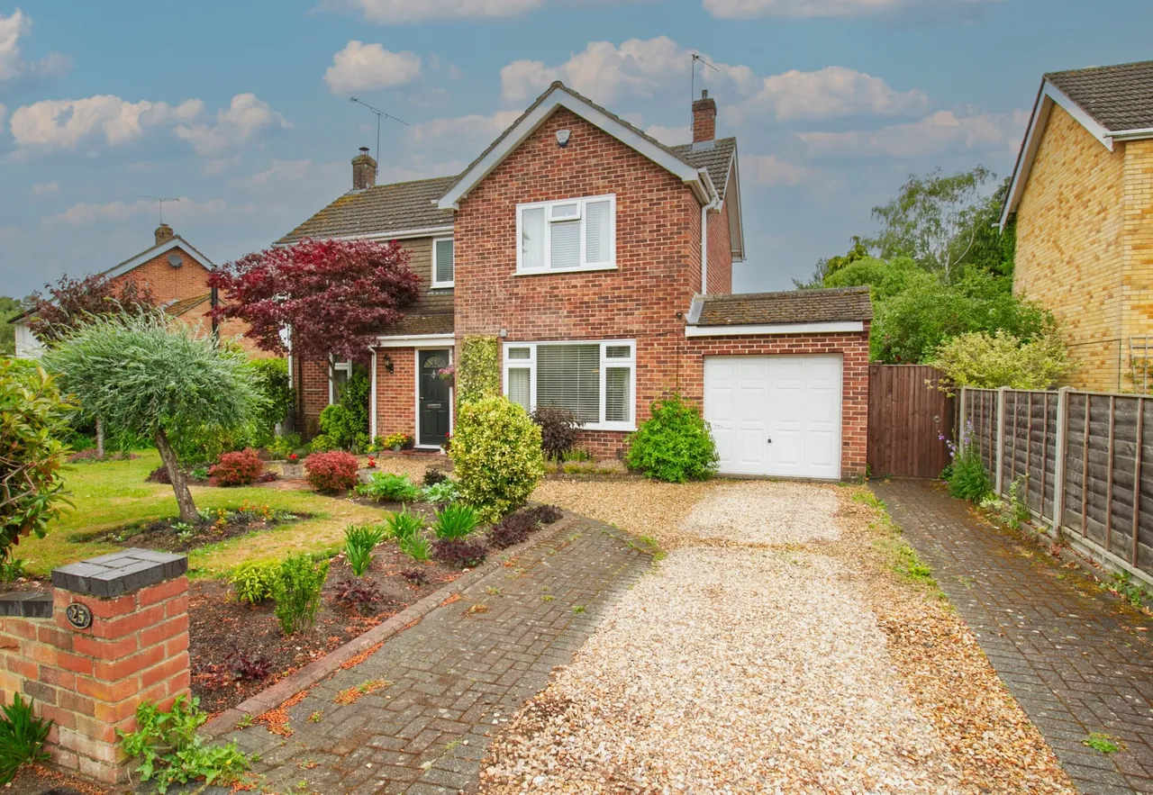 4 bed house for sale, Rounton Road, Church Crookham, GU52
